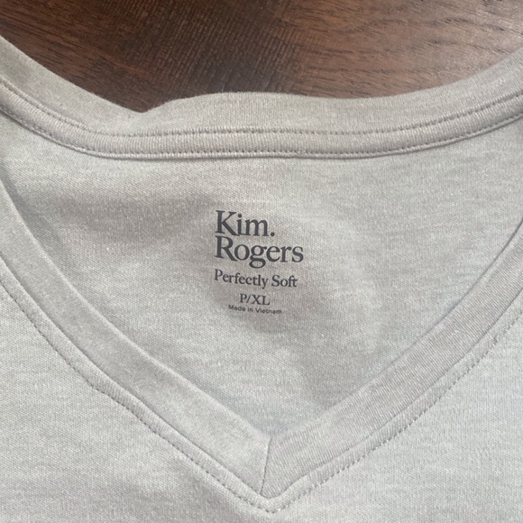 2 short sleeve tee shirts - Picture 2 of 4